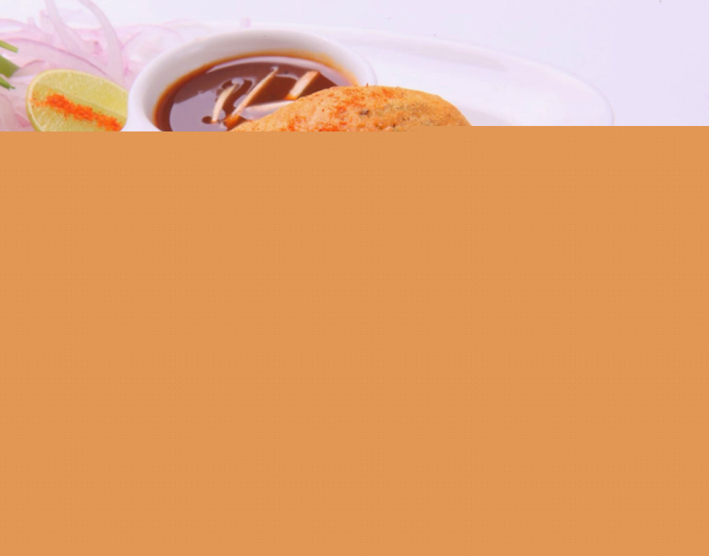 রাজস্থানে মিরচি বড়া: রাজস্থানে দিনের শুরু হয় চটপটে, মুখরোচক ব্রেকফাস্ট দিয়ে। লঙ্কা এবং আলুর পুর দিয়ে ভাজা মিরচি বড়া রাজস্থানে হট ফেভারিট।