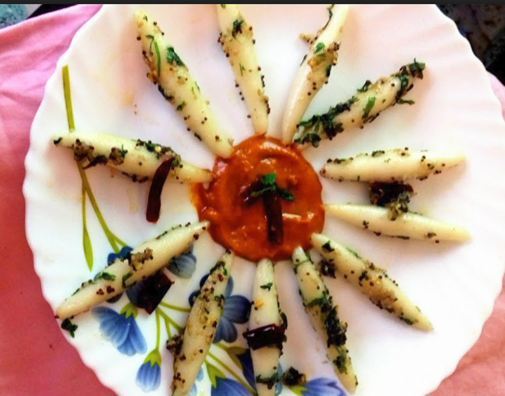 ছত্তীসগঢ়ে ফারা: ছত্তীসগঢ়ে দিনের শুরু হয় চটপটে ব্রেকফাস্ট দিয়ে। চালের গুঁড়ো, তিল, কারি পাতা এবং মশলা দিয়ে তৈরি সরু চাকলি ফ্রাই করে চাটনি দিয়ে খাওয়ার চল রয়েছে ছত্তীসগঢ়ে।