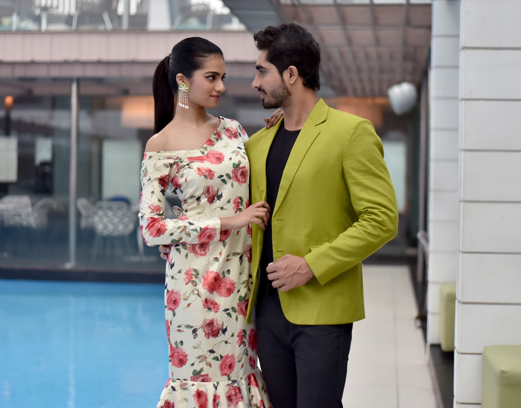 নতুন বছরের শুরু হোক স্নিগ্ধতায়। আর ভালবাসার মানুষটির চোখে থাকুক একরাশ মুগ্ধতা।