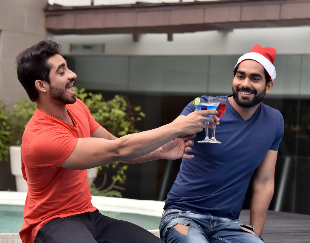 নতুন বছরে কী শপথ নিলি? আরও বেশি কুঁড়ে হয়ে যাব। চিয়ার্স!!!