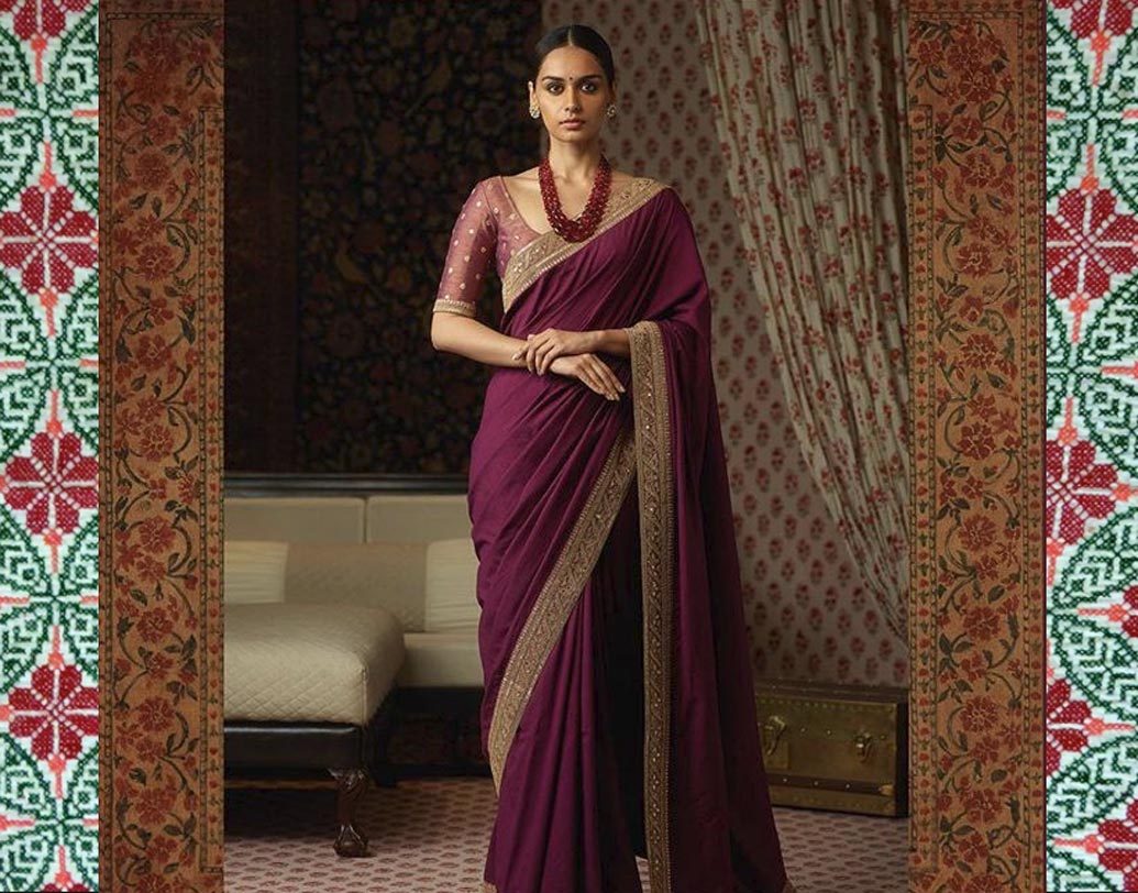 দেশে ফিরে এটাই তাঁর প্রথম মডেলিং। বেছে নিলেন এক বাঙালি ফ্যাশন ডিজাইনারকে।