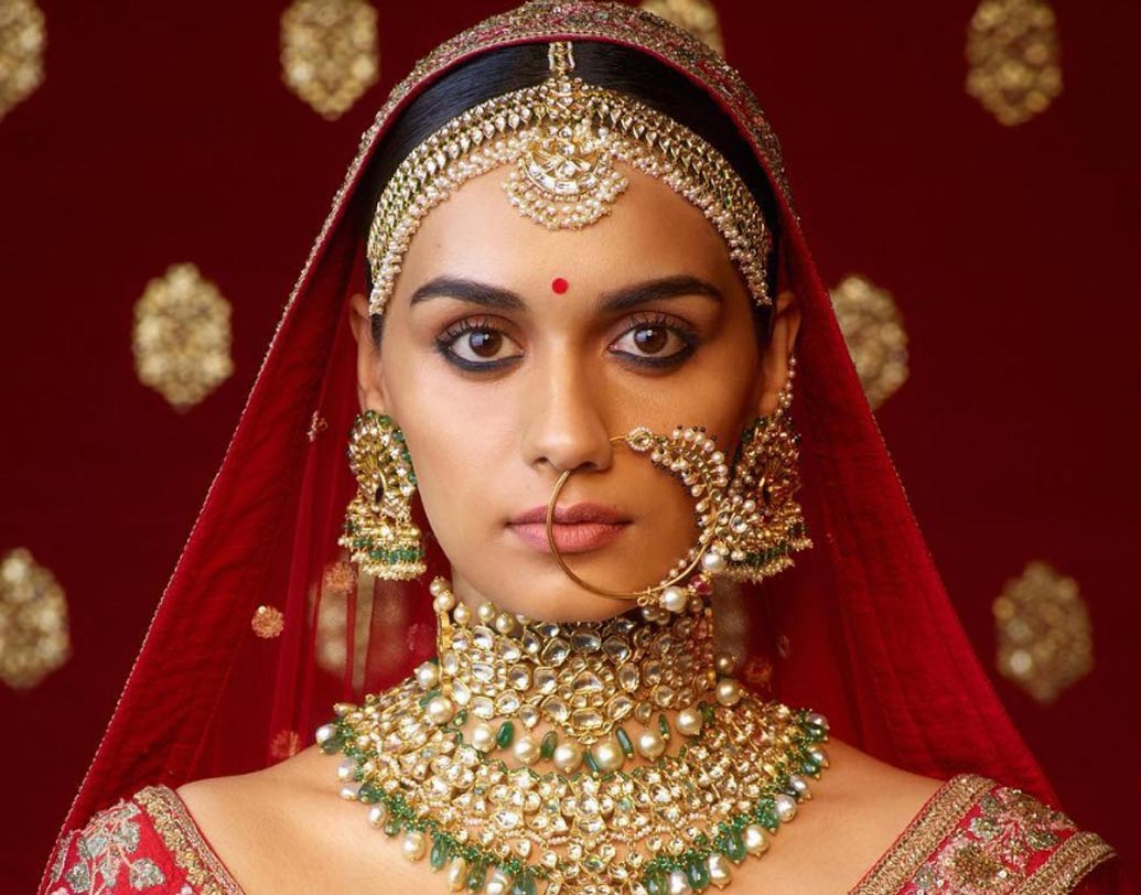 এই বাঙালি ডিজাইনারের সঙ্গে কাজ করে মুগ্ধ মানুষী।