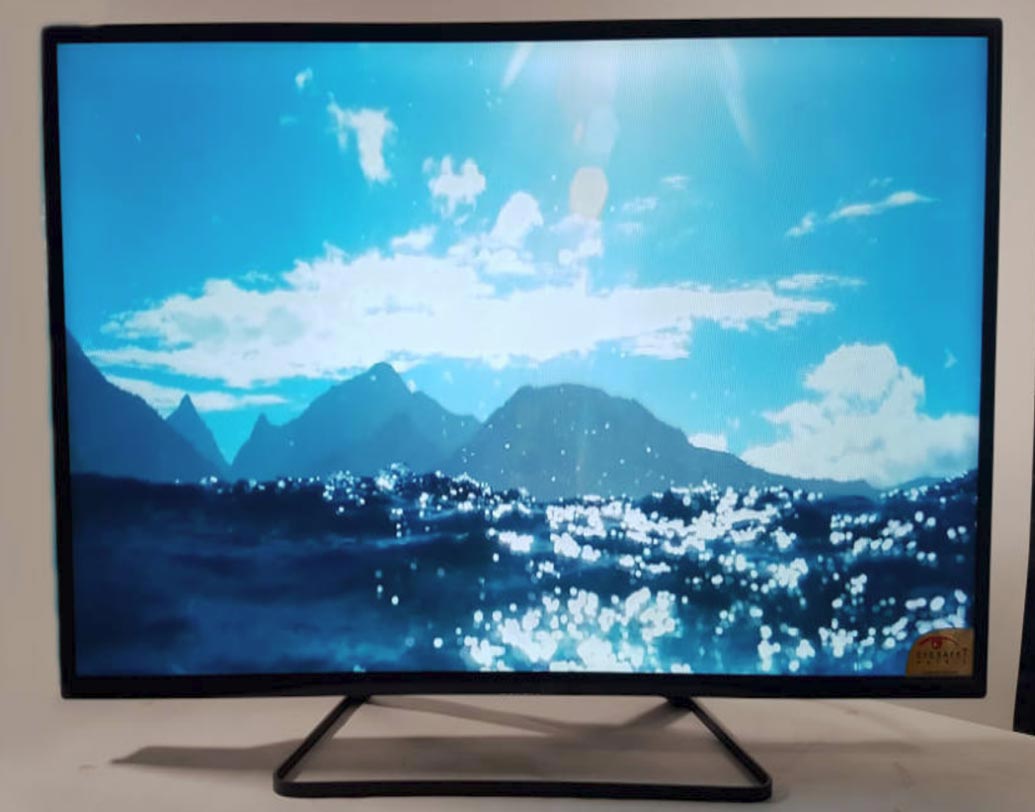 ফিচার্স: আসল ফিচার্সের থেকে স্মার্ট ফিচার্স নিয়ে মাঝেমধ্যেই ভাঁওতাবাজি চলে। তাই টিভির বেসিক ফিচার্স, যেমন, পিকচার কোয়ালিটি, সাউন্ড, পোর্টের সংখ্যা ইত্যাদি ভাল করে দেখে নিন।