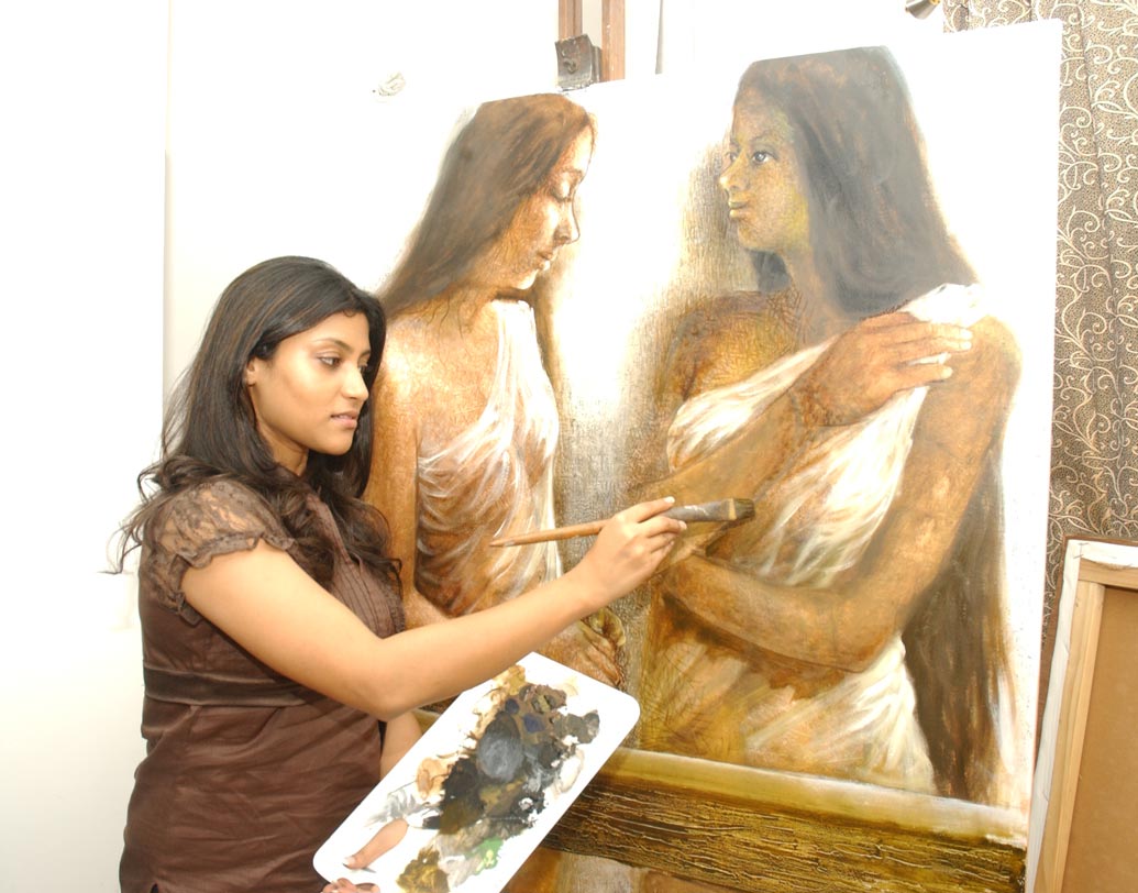 অভিনয়ের পাশাপাশি ছবি পরিচালনাতেও দক্ষতার ছাপ রেখেছেন কঙ্কনা। ২০০৬ সালে ‘নামকরণ’ নামে একটা শর্টফিল্ম পরিচালনা করেছিলেন তিনি। মায়ের মতোই নাকি ফিল্মের সেটে অভিনেতা-অভিনেত্রীদের ওয়ার্কশপ করানোর গুরুদায়িত্ব পালন করেন কঙ্কনা।