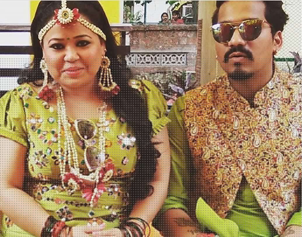 পুল পার্টির পর ছিল মেহেন্দি অনুষ্ঠান। সেখানে এক্কেবারে কুল মেজাজে দেখা গেল যুগলকে।