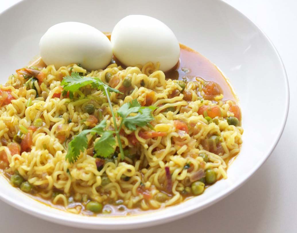 ম্যাগি: চটজলদি খাবার হিসেবে ম্যাগির জনপ্রিয়তার ধারেকাছে আর কেউ আসতে পারবে কি? মনে হয় না। তা সেই ম্যাগি নামটা এসেছে জুলিয়াস মাইকেল জোহানেস ম্যাগি-র নাম থেকে। কল-কারাখানার মজুরদের জন্য ঝটপট তৈরি করা যায় এমন কোনও স্বাস্থ্যকর খাবারের কথা ভেবেছিলেন জুলিয়াস। সেই ভাবনা থেকেই ১৮৮৬-এ ম্যাগি স্যুপ আর প্রি-কুকড ফু়ড বানিয়ে সাড়া ফেলে দিয়েছিলেন তিনি।