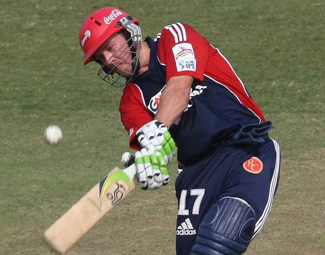 এবি ডে’ভিলিয়ার্স: ফর্মে থাকা এবি যে কতটা বিধ্বংসী, তা আর নতুন করে বলার অপেক্ষা রাখে না। প্রায় ৬০ গড় নিয়ে বছর শেষ করা এবি থাকছেন পাঁচ নম্বরে