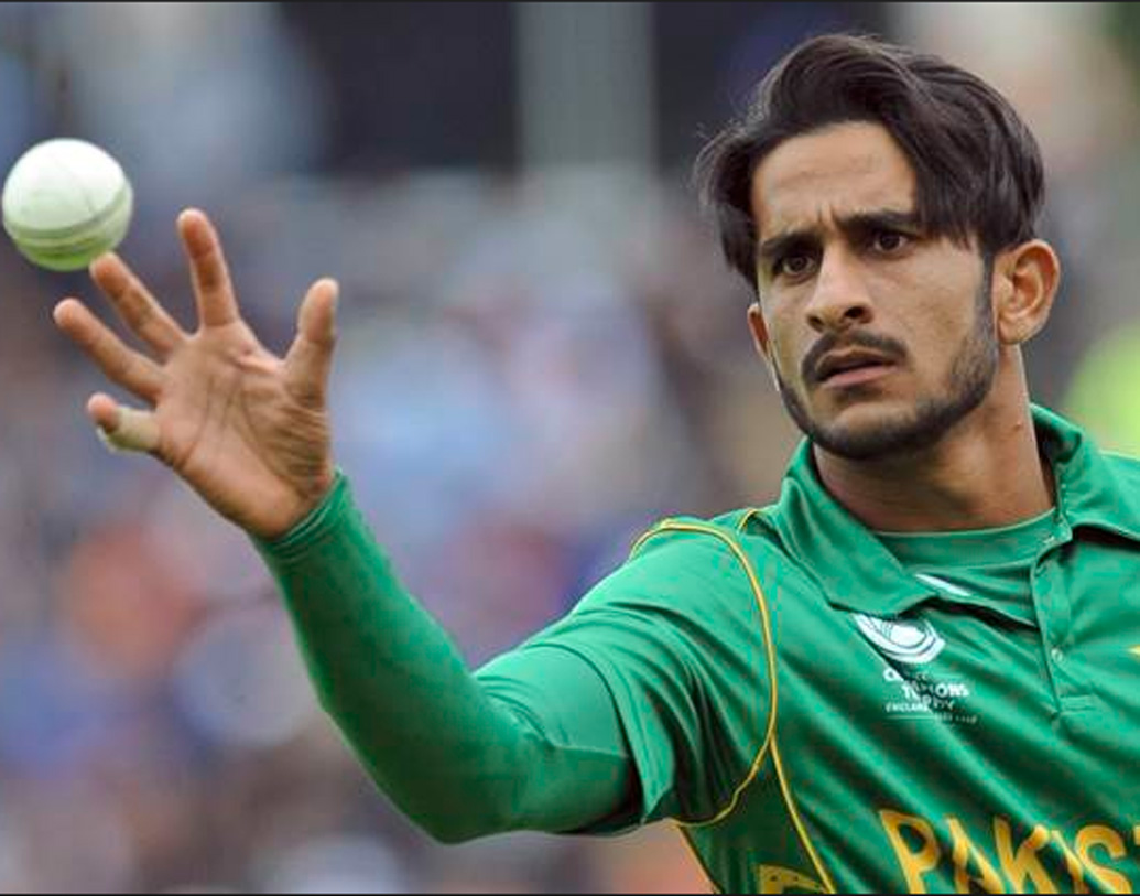 হাসান আলি: দুর্দান্ত ফর্মে আছেন পাকিস্তানের এই ডানহাতি পেসার। ৭৫৯ পয়েন্ট নিয়ে ওয়ান ডে বোলারদের তালিকায় শীর্ষে রয়েছেন তিনি।