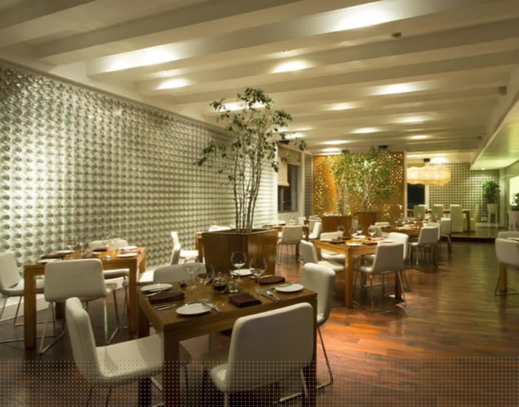 আফরা লাউঞ্জ অ্যান্ড রেস্টুরেন্ট: থাকছে অফুরন্ত খাবার- স্টার্টার, বাফেট, ডিনার। বিদেশী পানীয়, ককটেল, মকটেল।  বিনোদনের জন্যে থাকছে ডিজে-র ব্যবস্থা। বিশেষ আকর্ষণ পিরামিডের দেশ থেকে আসা এক ঝাঁক বেলি ডান্সার।