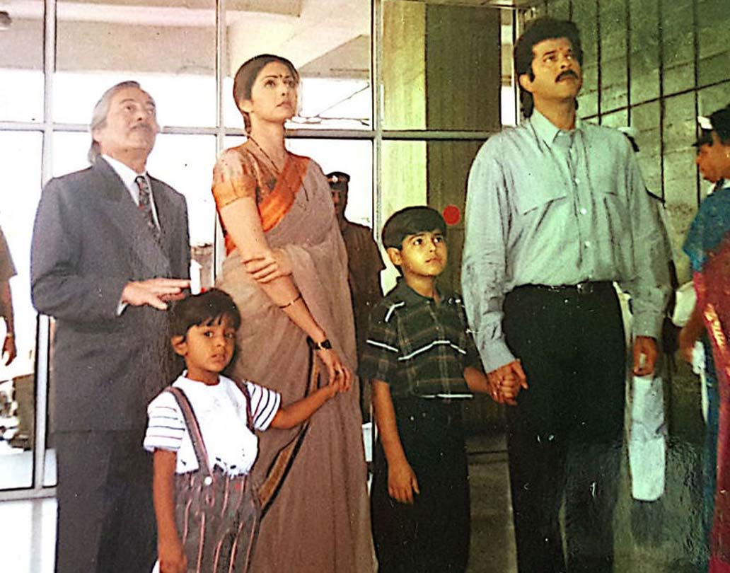 অভিনয় জীবনের শুরুতেই অনিল কপূর, সলমন খান, শ্রীদেবীর মতো অভিনেতার সঙ্গে অভিনয় করেছেন ওমকার।