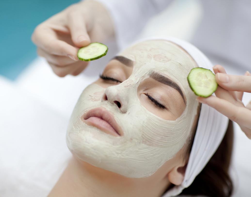 ঘরোয়া টোটকা: ত্বক, চুল ভাল রাখতে ঘরোয়া টোটকার উপর ভরসা রাখুন। হলুদ, চন্দন, শশা, মুলতানি মাটি, ফ্রুট প্যাকের সাহায্য ত্বক পরিষ্কার রাখুন। চুলে বাড়িতে তৈরি প্যাক লাগান।