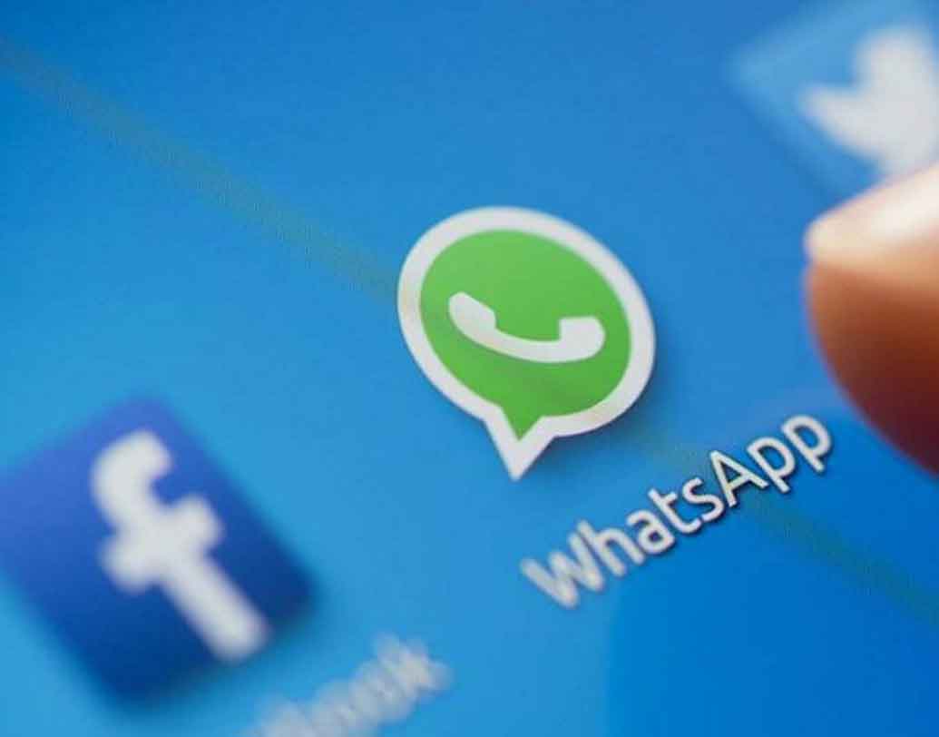 যদি অ্যাডমিন সেই মেসেজ পাঠানোর অনুমতি দেন তা হলেই মেসেজটি গ্রুপের অন্য সদস্যরা দেখতে পাবেন। ইচ্ছা হলে অ্যাডমিন মেসেজটি ডিলিটও করে দিতে পারেন।