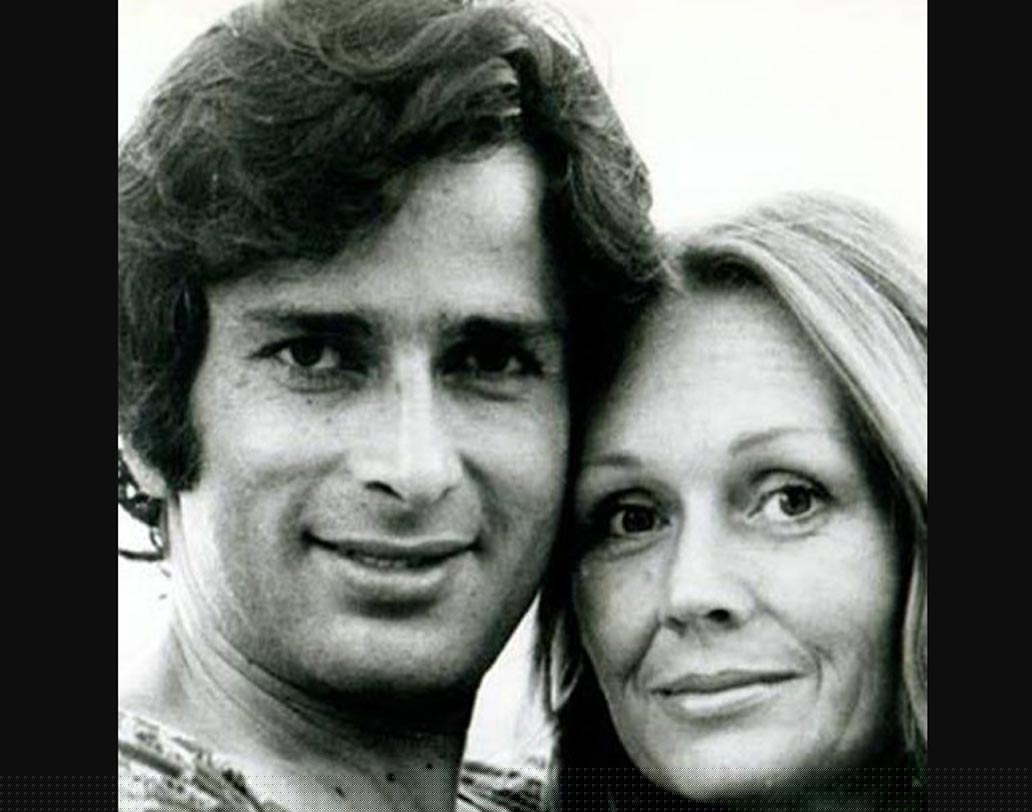 শর্মিলা ঠাকুর, রাখি, জিনাত আমনের মতো বহু নায়িকার সঙ্গে অন-স্ক্রিন জুটি বেঁধে হিট সিনেমা করেছেন শশী কপূর। কিন্তু অফ-স্ক্রিনে তাঁর নায়িকা ছিলেন ব্রিটিশ অভিনেত্রী জেনিফার কেন্ডেল। ১৯৫৬ সালে কলকাতাতেই থিয়েটারে কাজ করতে এসে দু’জনের আলাপ। সেই থেকে প্রেম।