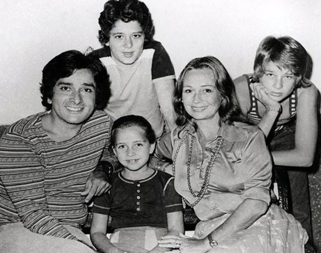 ১৯৫৮ সালে মালয়শিয়ায় একটি শো করতে গিয়েছিলেন শশী ও জেনিফার। কিন্তু কোনও কারণে সেই শো বাতিল হয়ে যায়। শো করে ফিরে তাঁরা বিয়ে করতে চেয়েছিলেন। কিন্তু টাকার অভাবে ফিরতে পারছিলেন না। পরে রাজ কপূর টিকিট কেটে তাঁদের দেশে ফিরিয়ে এনেছিলেন। মুম্বই ফিরে বিয়ে করেছিলেন শশী ও জেনিফার। তাঁদের তিন সন্তান— কুণাল, কর্ণ এবং সঞ্জনা কপূর।