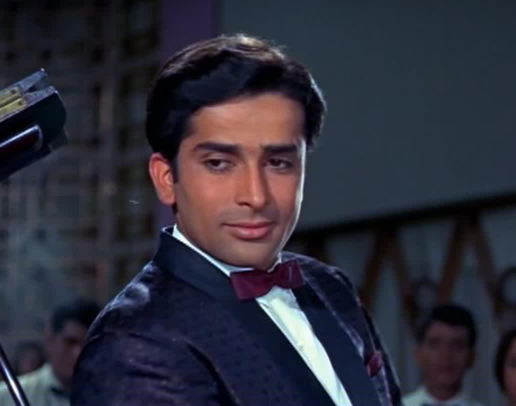 রেডিফকে দেওয়া একটি সাক্ষাত্কারে শশী কপূরের বড় ছেলে কুণাল এক বার জানিয়েছিলেন, ১৯৬০-এর শেষ দিকে শশী কপূরের হাতে কোনও কাজ ছিল না। টাকার অভাবে শশী তাঁর প্রিয় স্পোর্টস কারটি বিক্রি করতে বাধ্য হয়েছিলেন। স্ত্রী জেনিফারও অর্থের অভাবে বাড়ির জিনিস বিক্রি করেছিলেন।