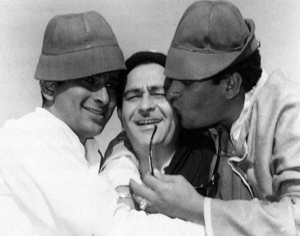 শশী কপূর এবং জেনিফার কেন্ডেলের দুই পরিবারই অভিনয়ের সঙ্গে যুক্ত। ছেলেমেয়েদের নিয়ে বেড়াতে যেতে তাই বেগ পেতে হত শশীকে। রাস্তায় ভক্তদের ভিড় এড়াতে ভোর সাড়ে ছ’টায় চিড়িয়াখানায় যেতেন শশী কপূররা।