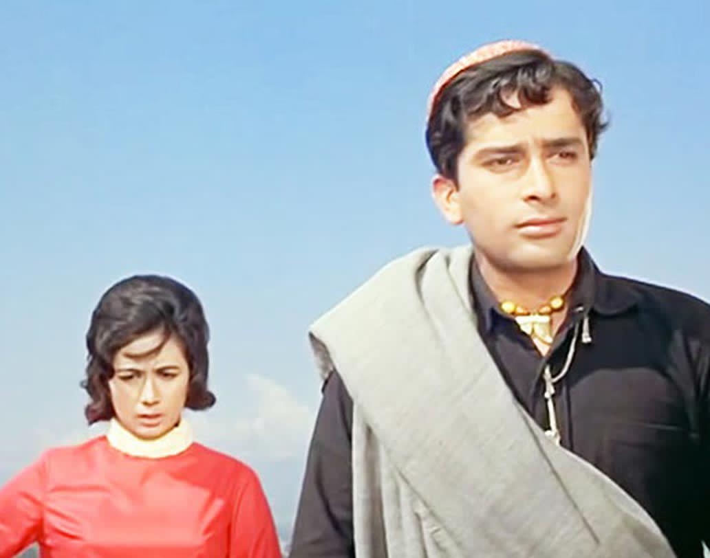 জীবনে কোনও দিন সকাল সাড়ে সাতটার ব্রেকফাস্ট মিস করেননি অভিনেতা। যদি আগের দিন শুটিং সেরে বাড়ি ফিরতে মাঝরাতও হয়ে গিয়েছে, তা হলেও পরদিন সকাল সাড়ে সাতটার ব্রেকফাস্ট টেবিলেই পাওয়া গিয়েছে তাঁকে।