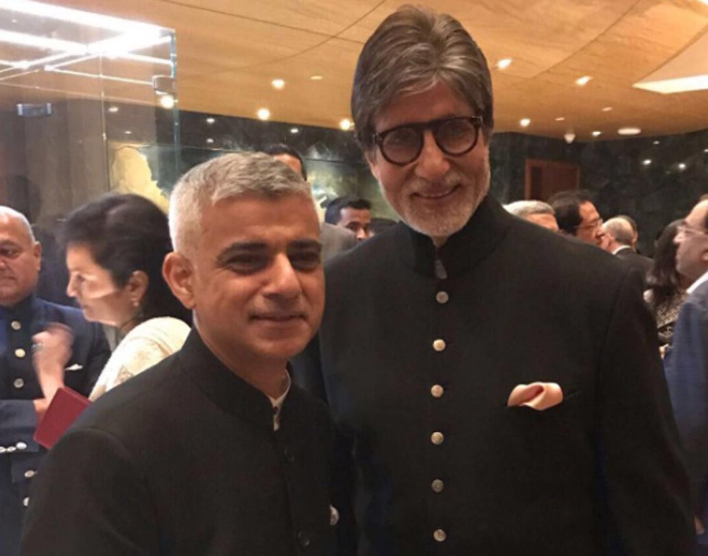 অমিতাভ বচ্চনের সঙ্গে এই ছবি তুলে শেয়ার করেছেন সাদিক খান। টুইটারে শেয়ার করে ক্যাপশনে লিখেছেন, ‘গডফাদার অব বলিউডের সঙ্গে একটা অসাধারণ সাক্ষাত্।’