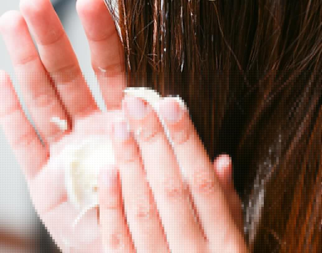 হেয়ার কন্ডিশনার: ক্রিমি ও ময়শ্চারাইজিং হেয়ার কন্ডিশনার চুল নরম রাখতে সাহায্য করে। তাই ত্বকে লাগালে রোম নরম করে। শেভ করতে সুবিধা হবে। ত্বকও মসৃণ থাকবে।