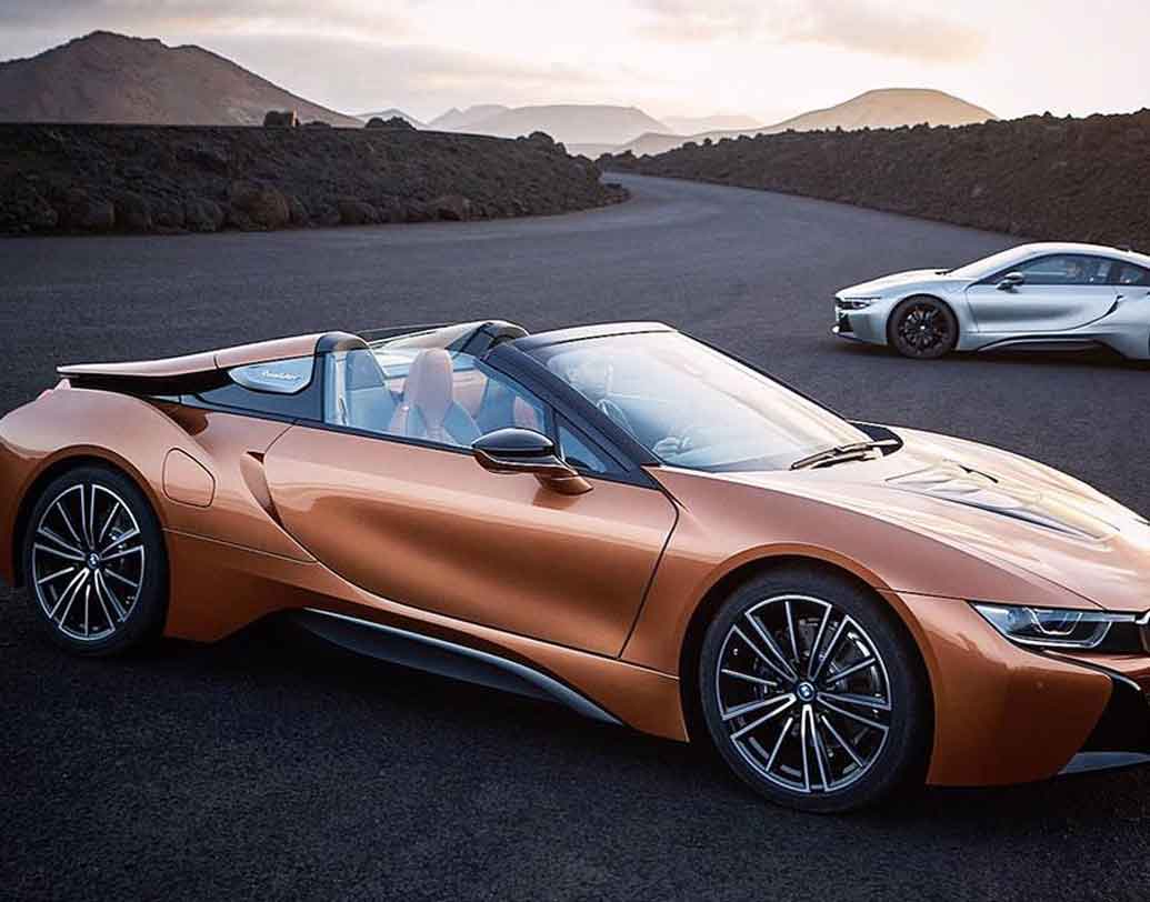 গাড়ি ড্রাইভ করার সময় যাঁরা ওড়ার অনুভূতি পেতে চান তাঁদের জন্যে এক্কেবারে পারফেক্ট বিএমডব্লিউয়ের হাইব্রিড আইএইট রোডস্টার’।