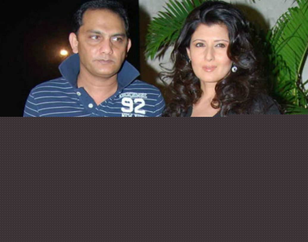 এর পর তিনি বলিউড অভিনেত্রী সঙ্গীতা বিজলানির প্রেমে পড়েন আজহার। তাঁরা বিয়েও করেন। যদিও এই সম্পর্কটাও ২০১০ সালে ভেঙে গিয়েছে।