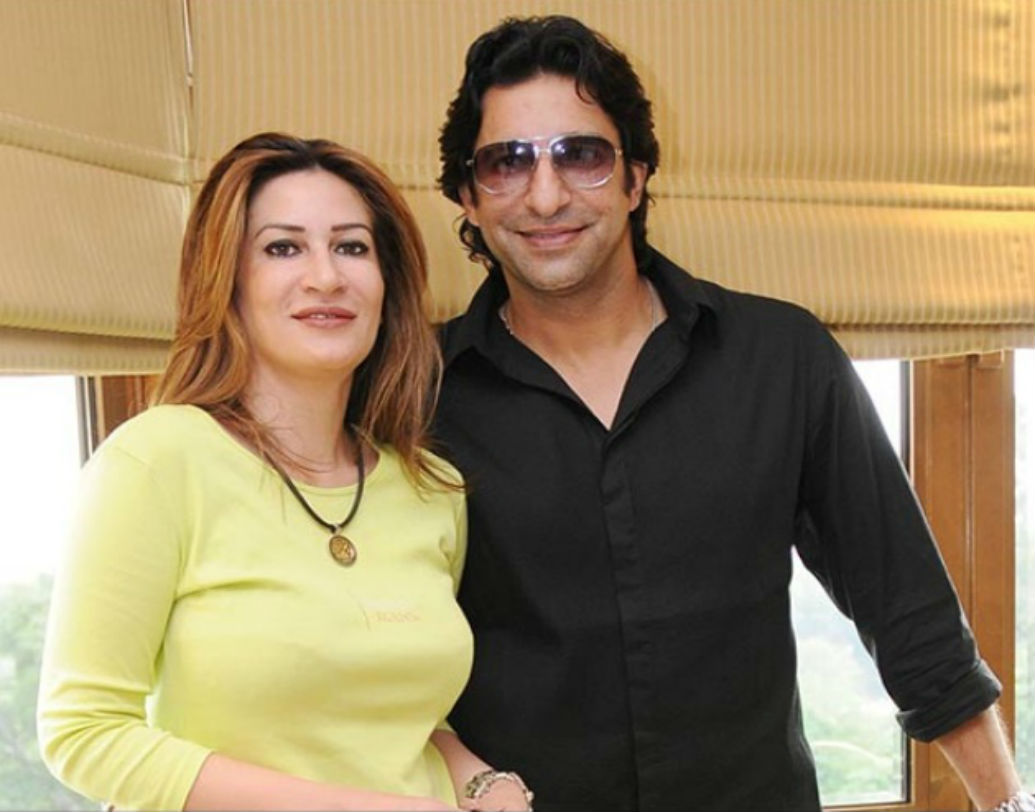 প্রাক্তন পাকিস্তানি ক্রিকেটার ওয়াসিম আক্রম ১৯৯৬ সালে সাইকোলজিস্ট হুমা মুফতিকে বিয়ে করেন। তবে ২০০৯ সালে শারীরিক অসুস্থতার কারণে হুমার মৃত্যু ঘটে।