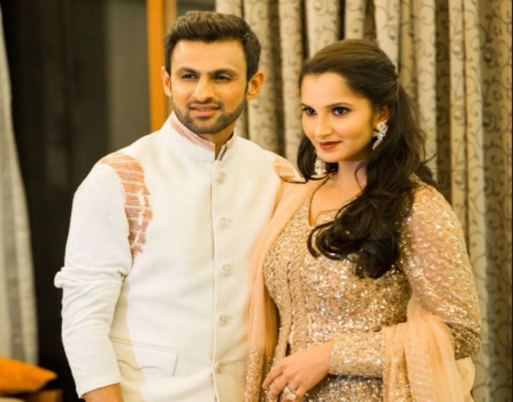 পরে ২০১০ সালে বিখ্যাত টেনিস তারকা সানিয়া মির্জার সঙ্গে বিয়ে হয় শোয়েবের।