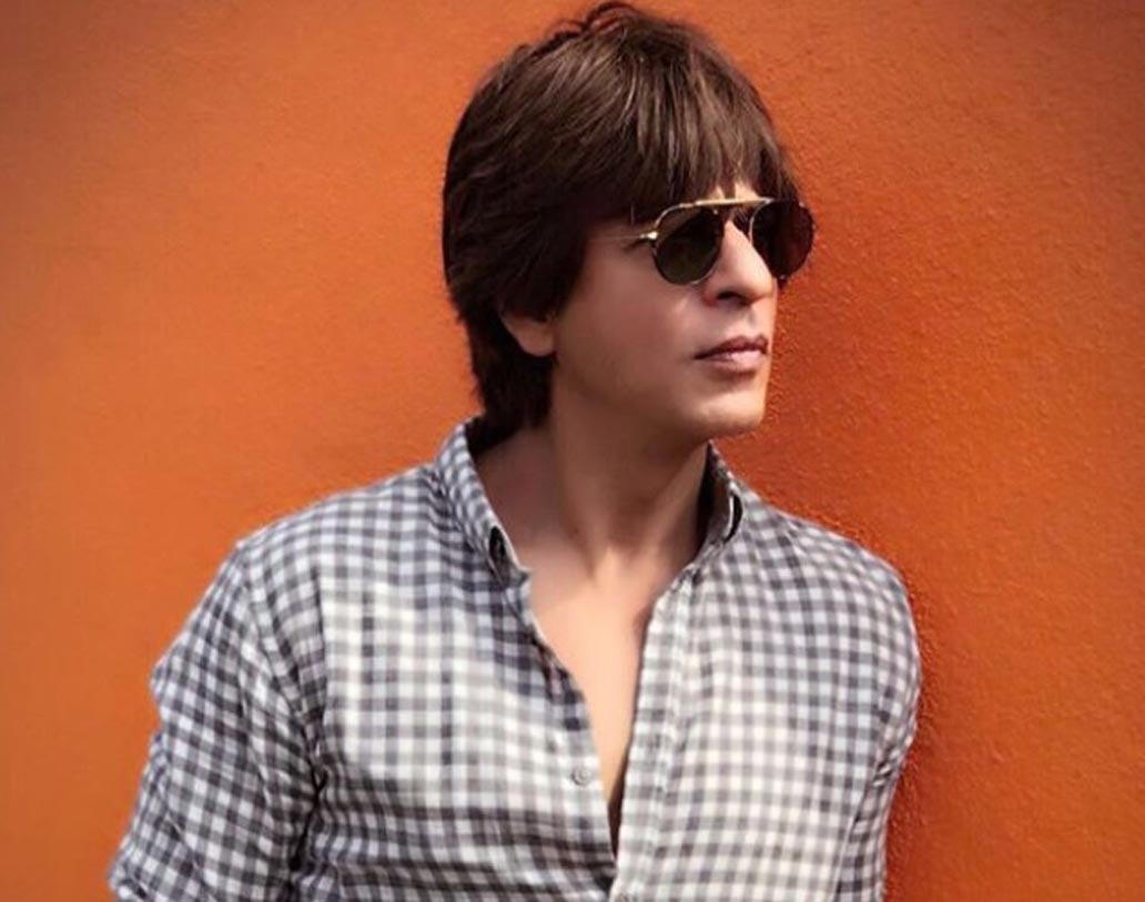 ফোর্বসের তালিকায় শীর্ষস্থানে রয়েছেন শাহরুখ খান। বলিউড ছবি এবং তাঁর রেড চিলিজ প্রোডাকশন হাউজ থেকে কিঙ্গ খানের এ বছরের রোজগার প্রায় ২৪৪ কোটি টাকা।