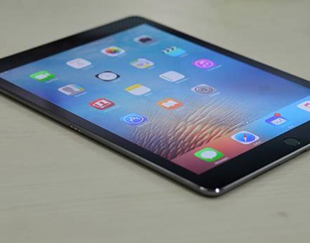 ফিঙ্গারপ্রিন্ট সেন্সরও রয়েছে।