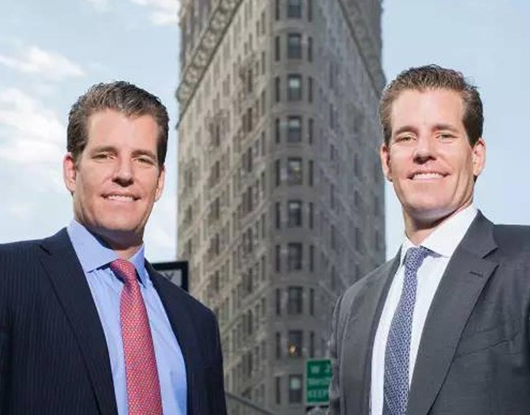 পরিকল্পনা চুরির অভিযোগে মার্ক জুকেরবার্গের বিরুদ্ধে মামলাও ঠুকেছিলেন ক্যামেরনরা।