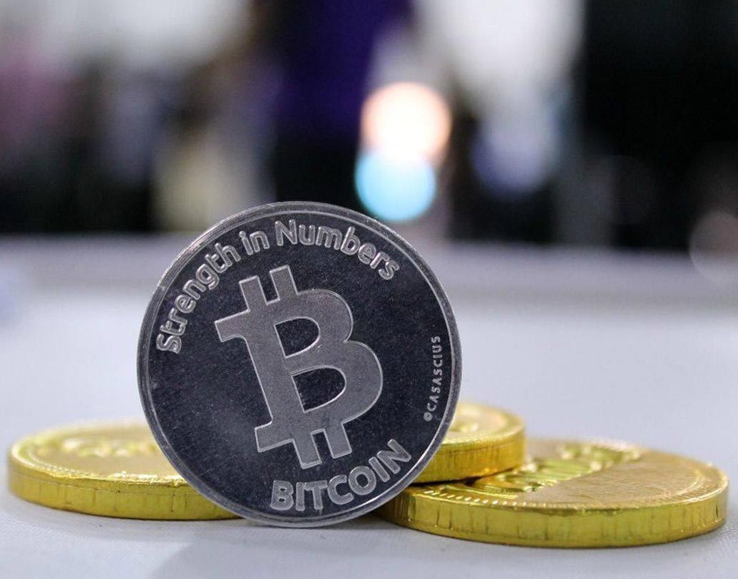 তবে ২০১৪ সালে প্রথম বিটকয়েনের লভ্যাংশ বিক্রি করে রিচার্ড ব্যারেনসনের ‘ভার্জিন গ্যালাকটিক’-এ আসন বুক করেছেন তাঁরা। এটাই বিশ্বের প্রথম কমার্শিয়াল স্পেসলাইন।