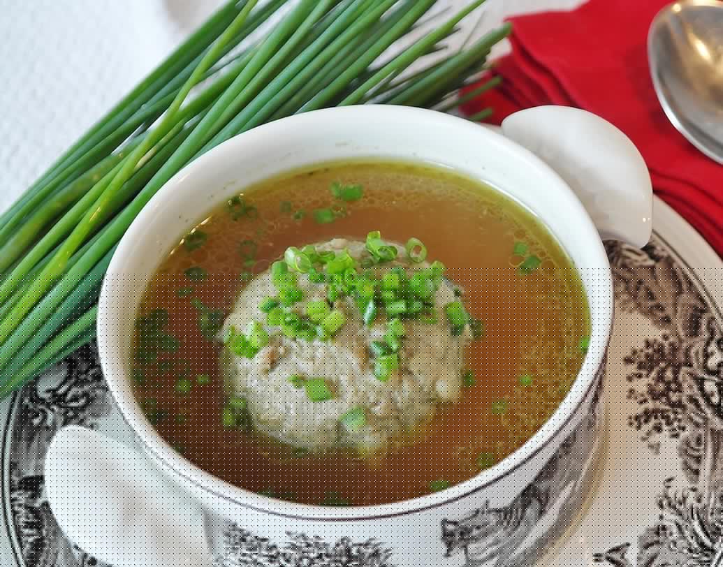 চাইনিজ রেস্তরাঁয় খেতে গেলে আমরা স্যুপ দিয়ে খাওয়া শুরু করি। চাইনিজদের কাছে কিন্তু স্যুপ মোটেও অ্যাপিটাইজার নয়। স্যুপ তারা মেন কোর্স হিসেবেই খেয়ে থাকে।