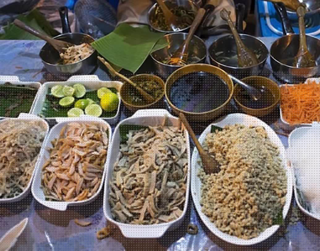 চিনে একই খাবার নানা ভাবে তৈরি করা হয়। চিকেন স্টিমড, ফ্রায়েড, স্টার ফ্রায়েড, পিকলড ইন ব্রাইন, ডিপ ফ্রায়েড, রোস্টেড, সঁতে নানা রকম ভাবে রান্না করা হয়।