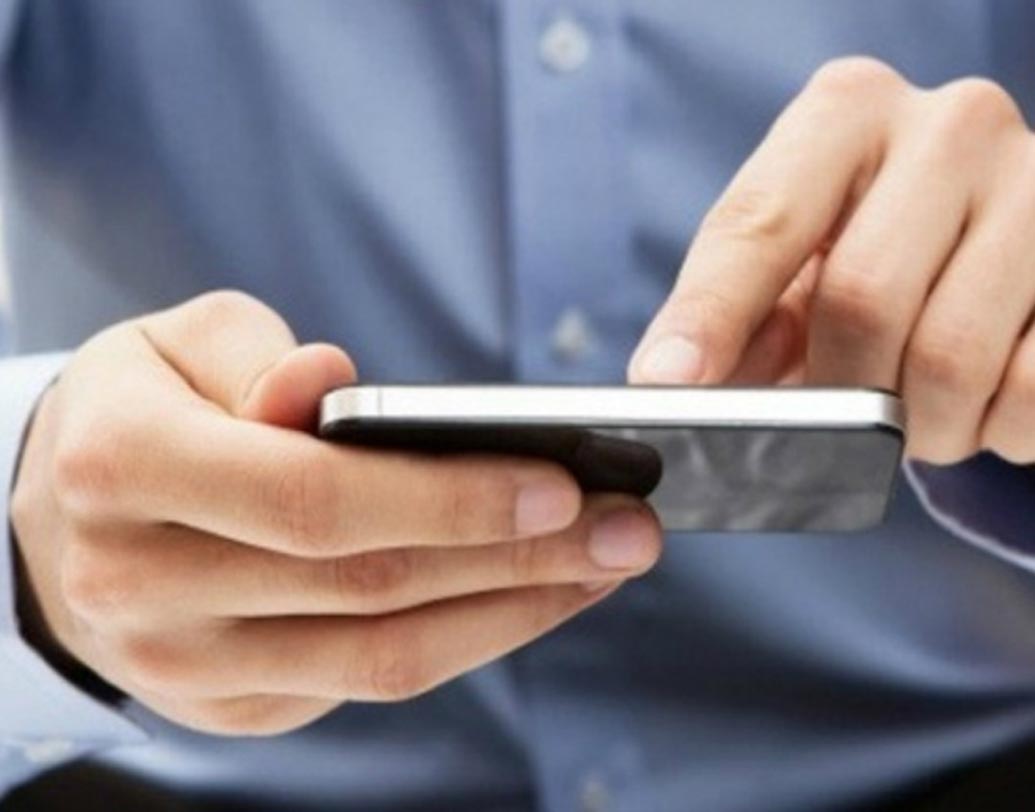 যদি আপনি বাঁ দিক থেকে ডান দিকে সোয়াইপ করেন তা হলে আপনি একজন সৃজনশীল মানুষ। সেই সঙ্গেই অন্তর্মুখী এবং বুঝদার।