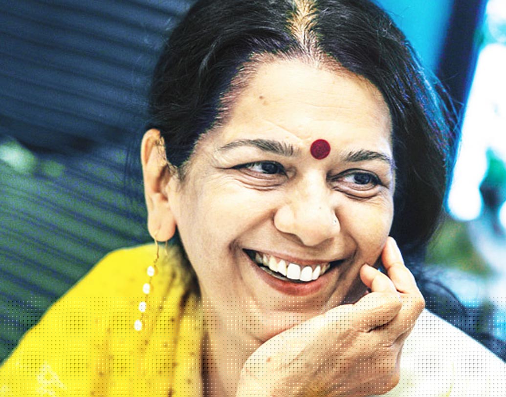 ১৯৮৩ সালে একজন গুপ্তচর হিসেবে জার্নি শুরু হয় রজনী পণ্ডিতের।