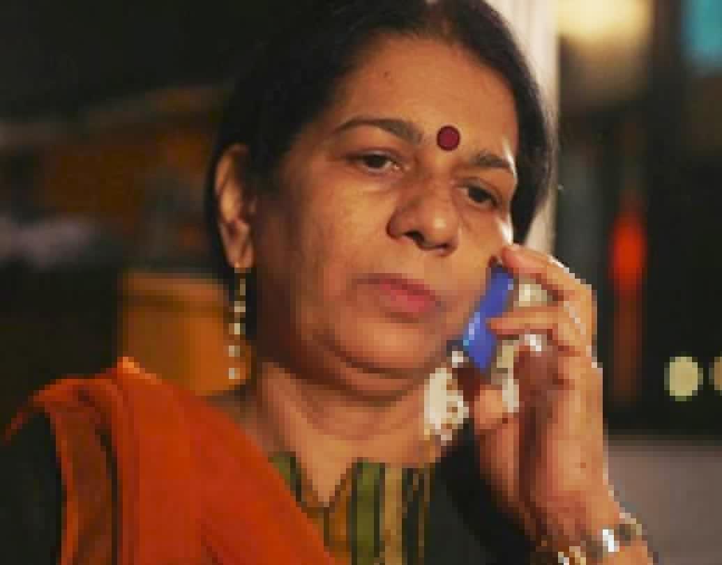 একটা সময় এই এজেন্সি চালাতে বিভিন্ন মহল থেকে চাপ দেওয়া হলেও এখন নানান জগতের মানুষজন রজনীর কাছে এসে ভিড় জমান। সেই তালিকায় রয়েছেন ব্যবসায়ী, রাজনীতিবিদ থেকে চলচ্চিত্র জগতের মানুষজনও।