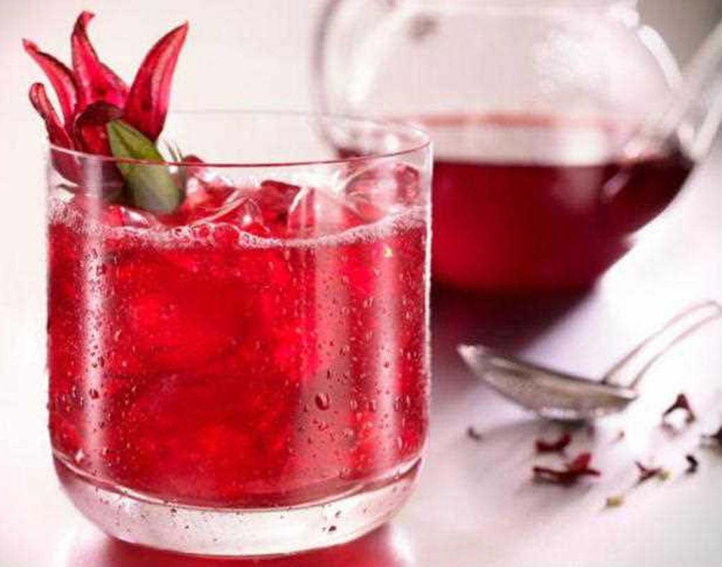 হিবিস্কাস অয়েল বা জবার তেল: এই তেলের মধ্যে থাকা খনিজ চুল ঘন করতে ও চুলের স্বাস্থ্য ভাল রাখতে সাহায্য করে।