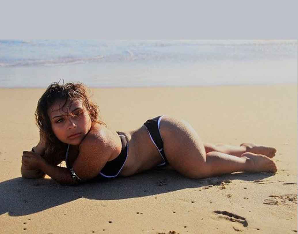 ছোট থেকেই এই শারিরীক প্রতিবন্ধকতার কারণে নানা কটূক্তি শুনতে হয়েছে তাঁকে। কিন্তু কোনও বাধাই তাঁর স্বপ্নের পথে আসতে পারেনি।