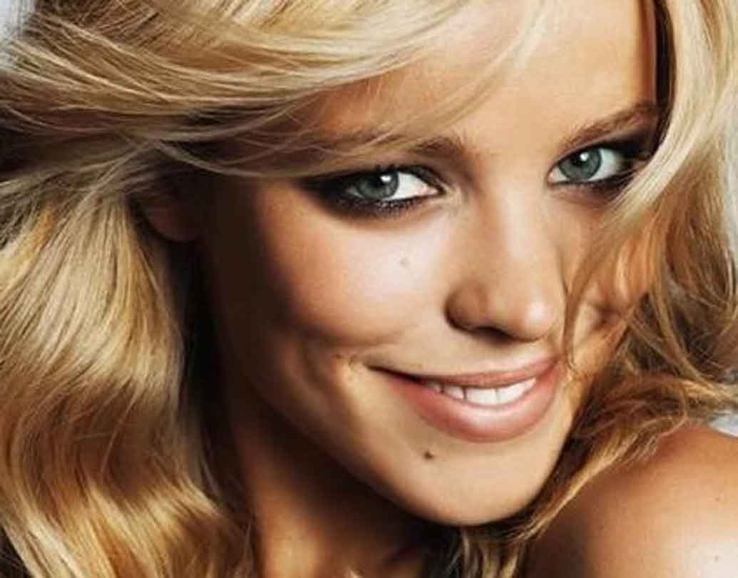 ঠোঁটের নীচে তিল:ঠোঁটের নীচে তিল থাকলে অনেক সময় তা দেখতে সুন্দর লাগে ঠিকই। কিন্তু অর্থকষ্টের হাত থেকে কেউ বাঁচাতে পারবে না আপনাকে।