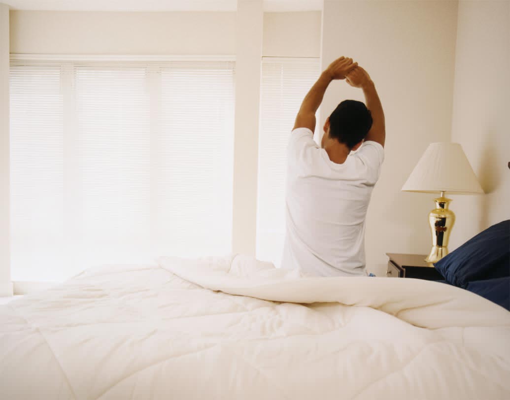 স্ট্রেচ না করা: রাতে পেশী ও জয়েন্ট স্টিফ হয়ে যায়। অনেক সময় আমরা বুঝতেও পারি না কোথায় পেশী স্টিফ হয়ে রয়েছে। সকালে উঠে স্ট্রেচ না করলে সমস্যা বাড়বে।