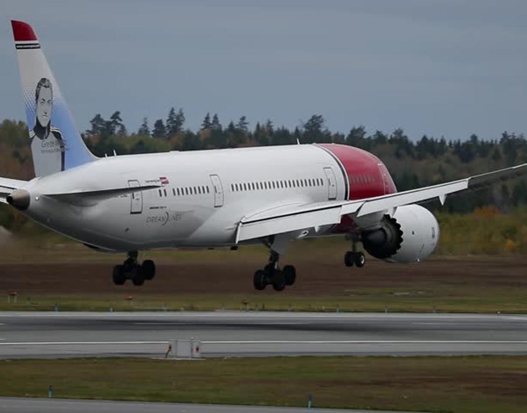 অবতরণের সময় ঘর্ষণ হলে আমরা মনে করি পাইলট অনভিজ্ঞ। অনেক সময় আবহাওয়া খারাপ থাকলে এ ভাবে অবতরণ করানো হয়। যাতে জলস্তর ভেঙে অবতরণ করানো যায়।