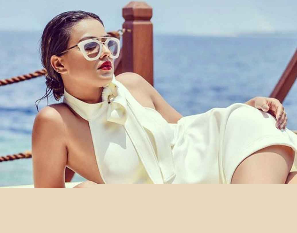 দ্বিতীয় স্থানে রয়েছেন টেলিভিশন তারকা নিয়া শর্মা।