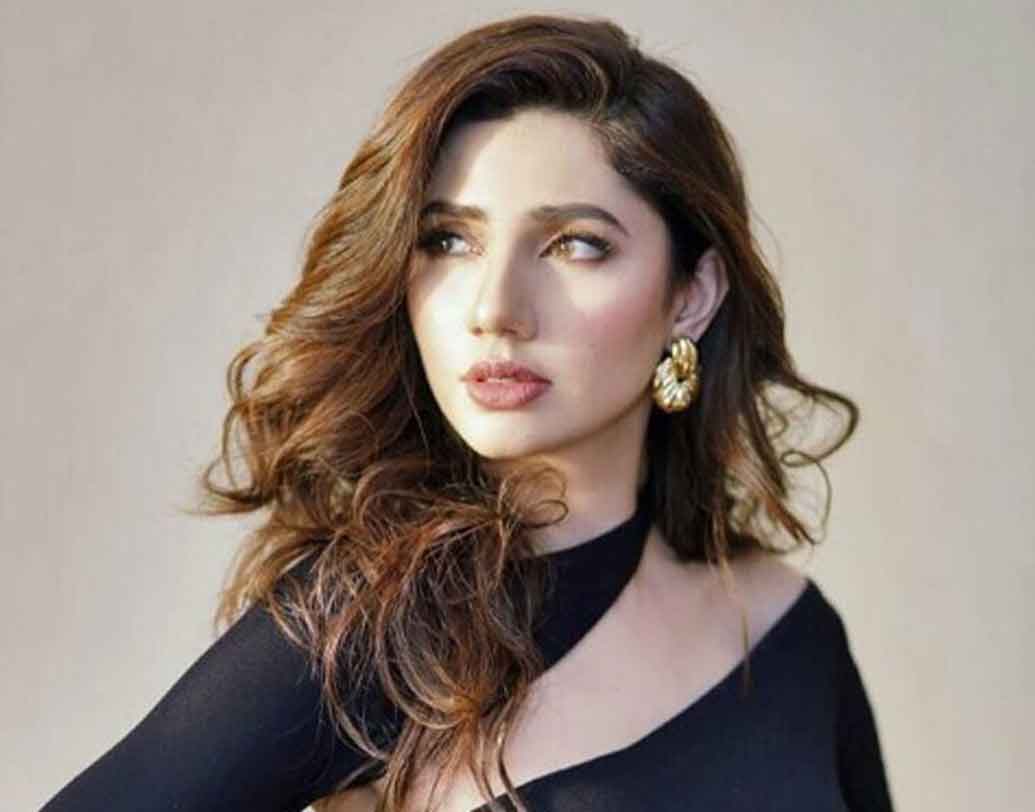 পাক অভিনেত্রী মাহিরা খান রয়েছেন পঞ্চম স্থানে।