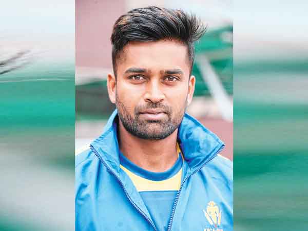 Karnataka is ahead of Mumbai as Vinay Kumar 6 wickets haul