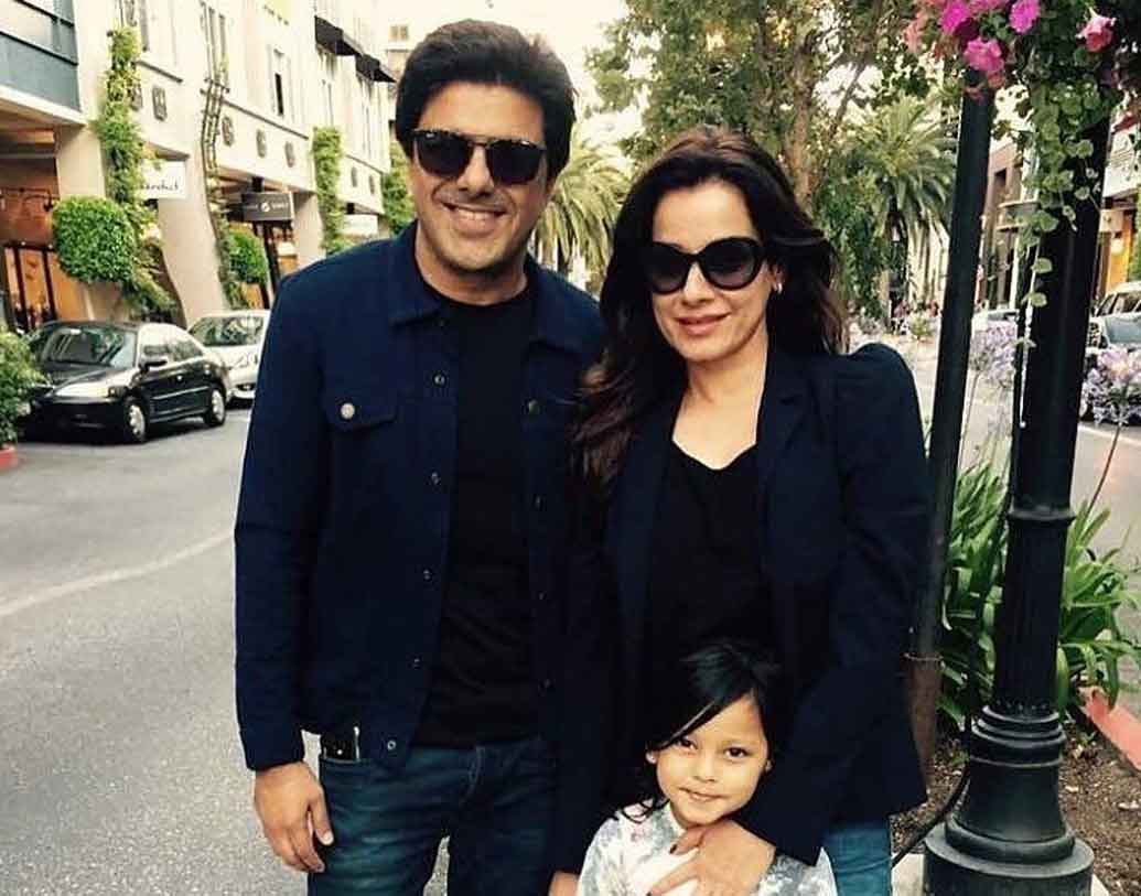 সমীর সোনি:
বিয়ের মাত্র ৬ মাসের মধ্যে প্রথম স্ত্রী রাজলক্ষ্মী কনভিকরের সঙ্গে বিচ্ছেদ হয়ে যায় সমীরের। এরপর ২০১১-র ২৪ জানুয়ারি অভিনেত্রী নীলম কোঠারিকে বিয়ে করেন সমীর।