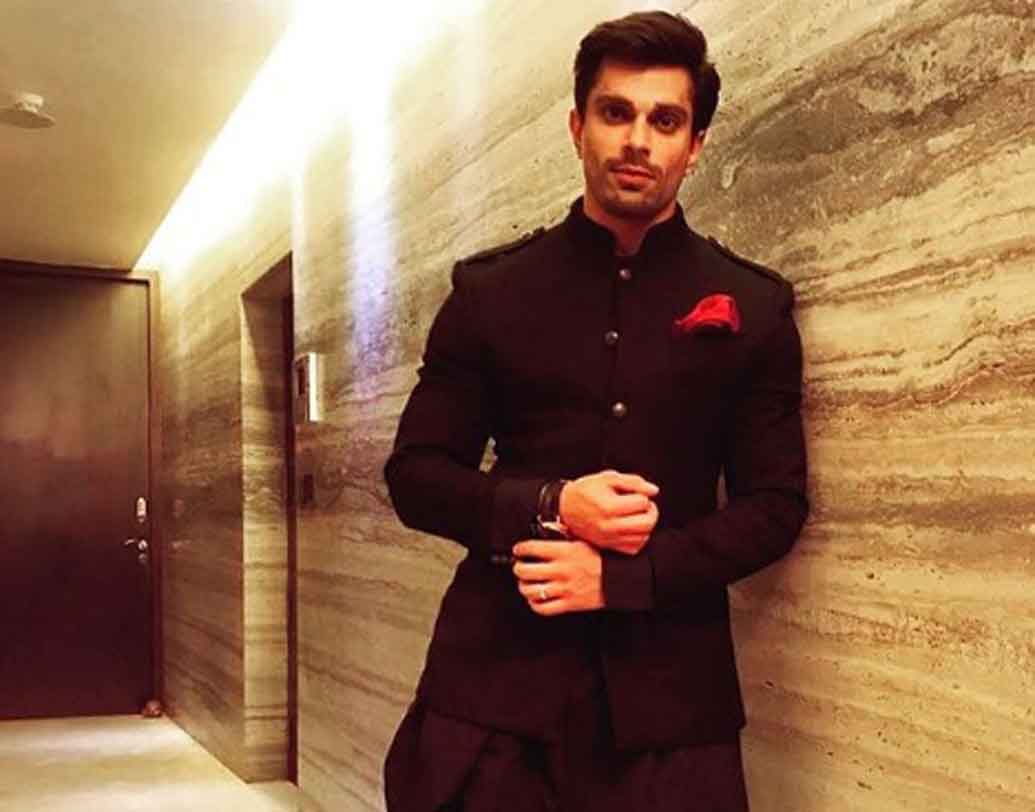 কর্ণ সিংহ গ্রোভার:
ছোট পর্দার জনপ্রিয় তারকা কর্ণ। সম্প্রতি বিয়ে করেছেন অভিনেত্রী বিপাশা বসুকে। ‘বিগ বস’-এর অফার ফিরিয়ে দিয়েছিলেন কর্ণ। সেই সময় কর্ণ জানিয়েছিলেন, তিনি একজন প্রাইভেট পার্সন। তাই ২৪X৭ ক্যামেরার সামনে ধরা দেওয়াটা তাঁর পক্ষে অসম্ভব। ‘‘আই নিড মাই স্পেস’’— বলেছিলেন কর্ণ।