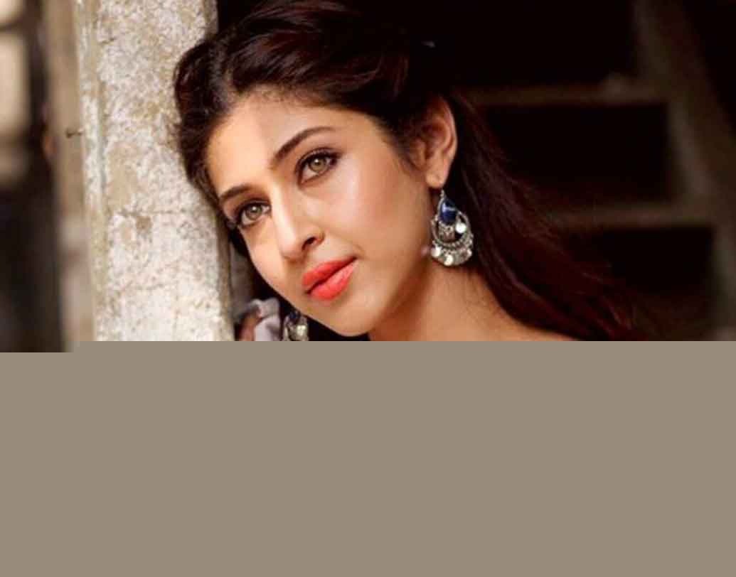 সোনারিয়া ভাদোরিয়া:
‘দেবো কি দেব মহাদেব’ সিরিয়ালে পার্বতী হয়েছিলেন সোনারিয়া। কিন্তু ব্যাক্তিগত জীবনকে সবার সামনে নিয়ে আসা পছন্দ করেন না তিনি। ফলে ফিরিয়ে দিয়েছিলেন লোভনীয় প্রস্তাব।