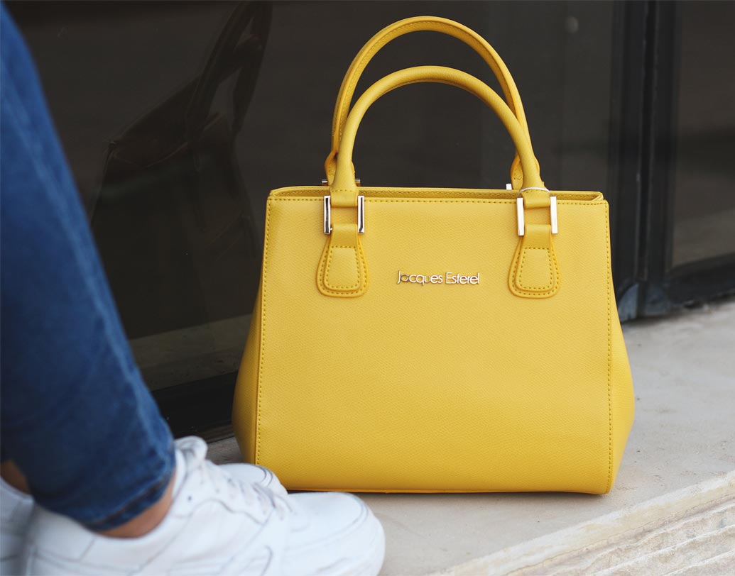 হলুদ ব্যাগ: আপনি সৃজনশীল এবং নতুন বিষয় নিয়ে চিন্তা-ভাবনা করতে ভালবাসেন। খুশি থাকতে এবং অন্যকে খুশি রাখতে, মজা করতে ভালবাসেন। যুক্তি দিয়ে সব কিছু বিচার করেন। তাই অনেক সময়ই বিশেষ আশাবাদী থাকতে পারেন না। অনেক বিষয়ে তাড়াহুড়ো করে সিদ্ধান্তে উপনীত হওয়ার প্রবণতা রয়েছে আপনার।