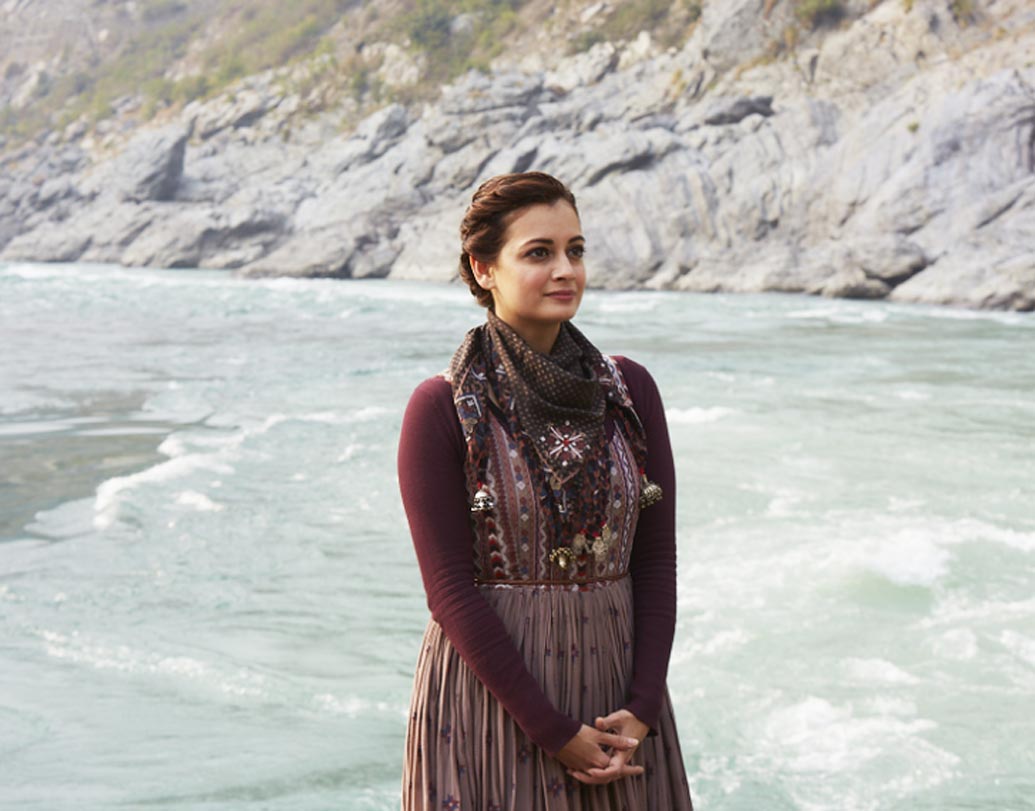 চকোলেট এই অভিনেত্রীর বেজায় পছন্দের। বলিউডে দিয়া শাহরুখ, আমির আর নানা পাটেকরের ভক্ত। অন্যদিকে হলিউডে দিয়ার পছন্দ কেবল একজনই— টম ক্রুজ। তাঁর পছন্দের ছবি ‘ফরেস্ট গাম্প’।