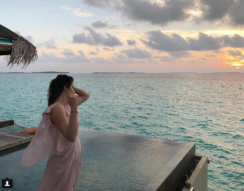 আপাতত সমস্ত কাজকর্ম স্থগিত। একান্তে সময় কাটাতে ব্যস্ত দু’জনে।